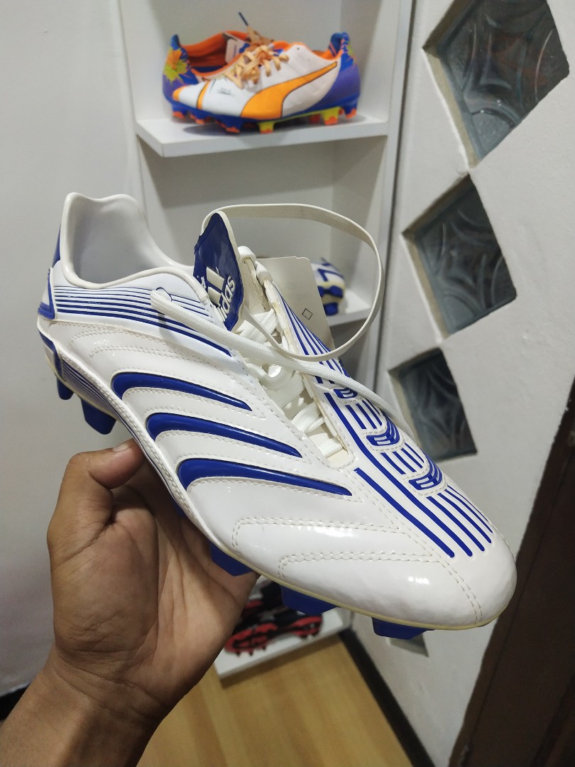 kasut bola predator