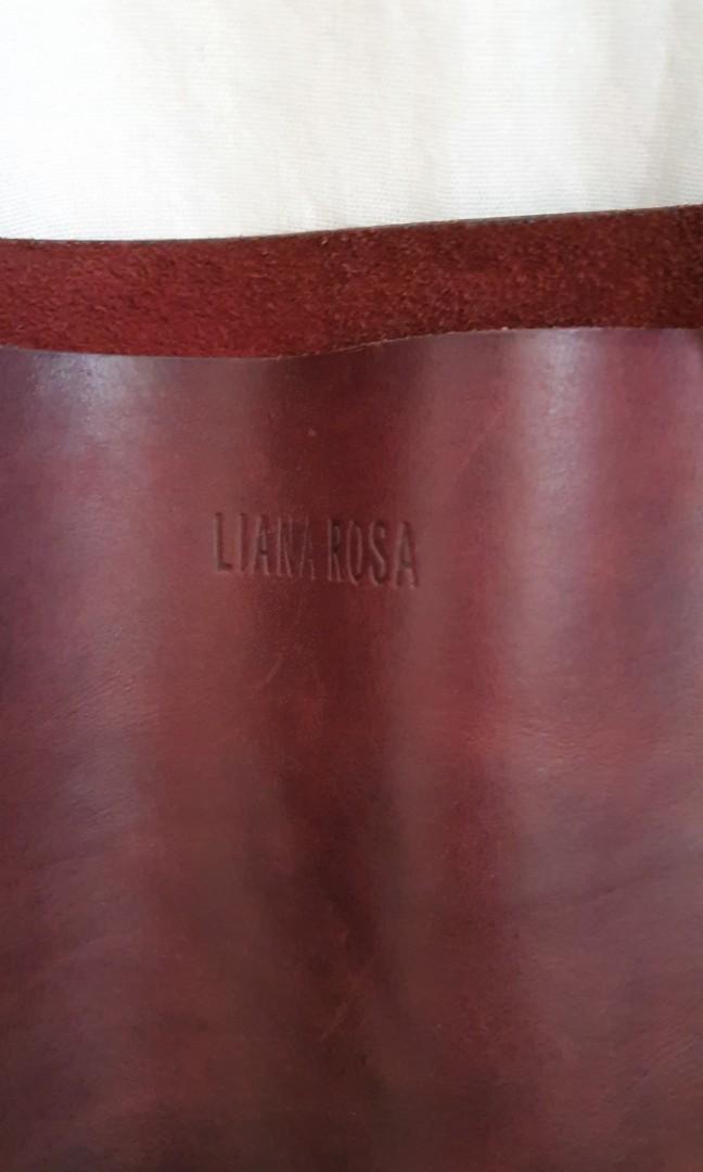 Liana Rosa Handmade Leather Tote (Category: Tote Bags) located in Paranaque City. Submitted by Kat_Declutters (Listing ID 276145206, Image 2). Description: Liana Rosa Handmade Leather Tote bought for 7k Super nice RFS: decluttering.