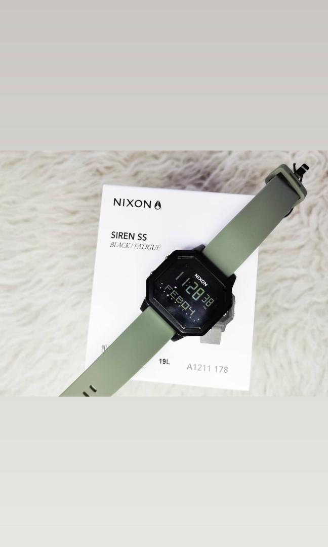 Nixon siren deals black