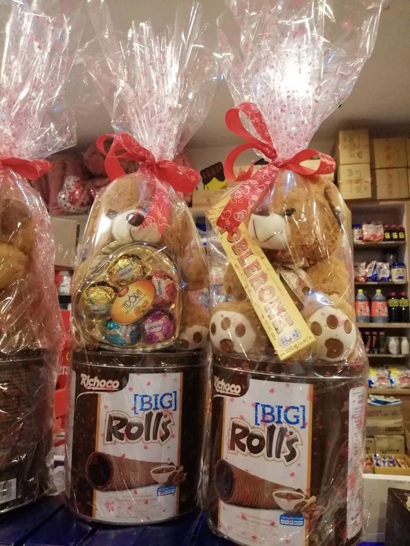 Valentines Gift Set (Category: Gift Baskets & Hampers) located in Manila. Submitted by kcoonlineshop (Listing ID 276269741, Image 2). Description: .