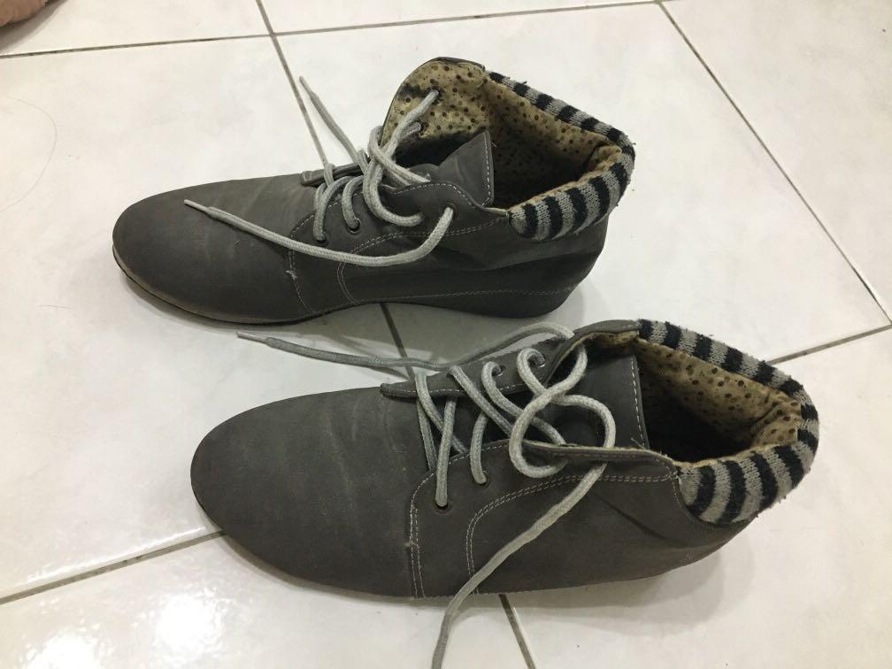 Flat sales base shoes