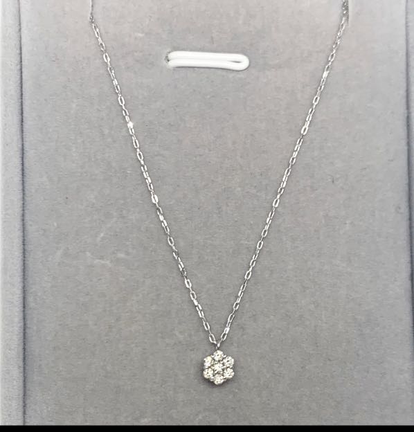 Authentic 18k japan white gold flower 