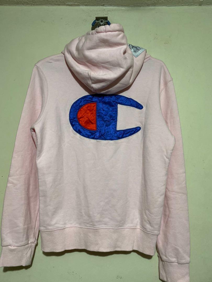 ChampionxVetements hoodie jacket (Category: Longsleeves) located in Pasig City. Submitted by rafidow (Listing ID 276288751, Image 1). Description: For sale champion x vetements collab. Size Medium women Rfs:declutter Pasig/cainta meetups.