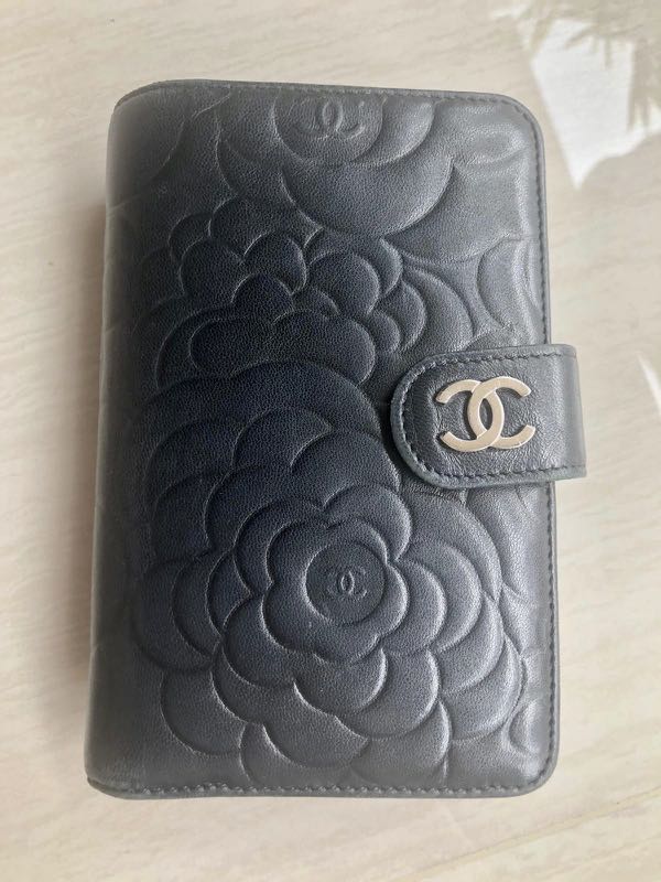 Chanel Camellia short Wallet - black, Women's Fashion, Bags & Wallets,  Wallets & Card Holders on Carousell