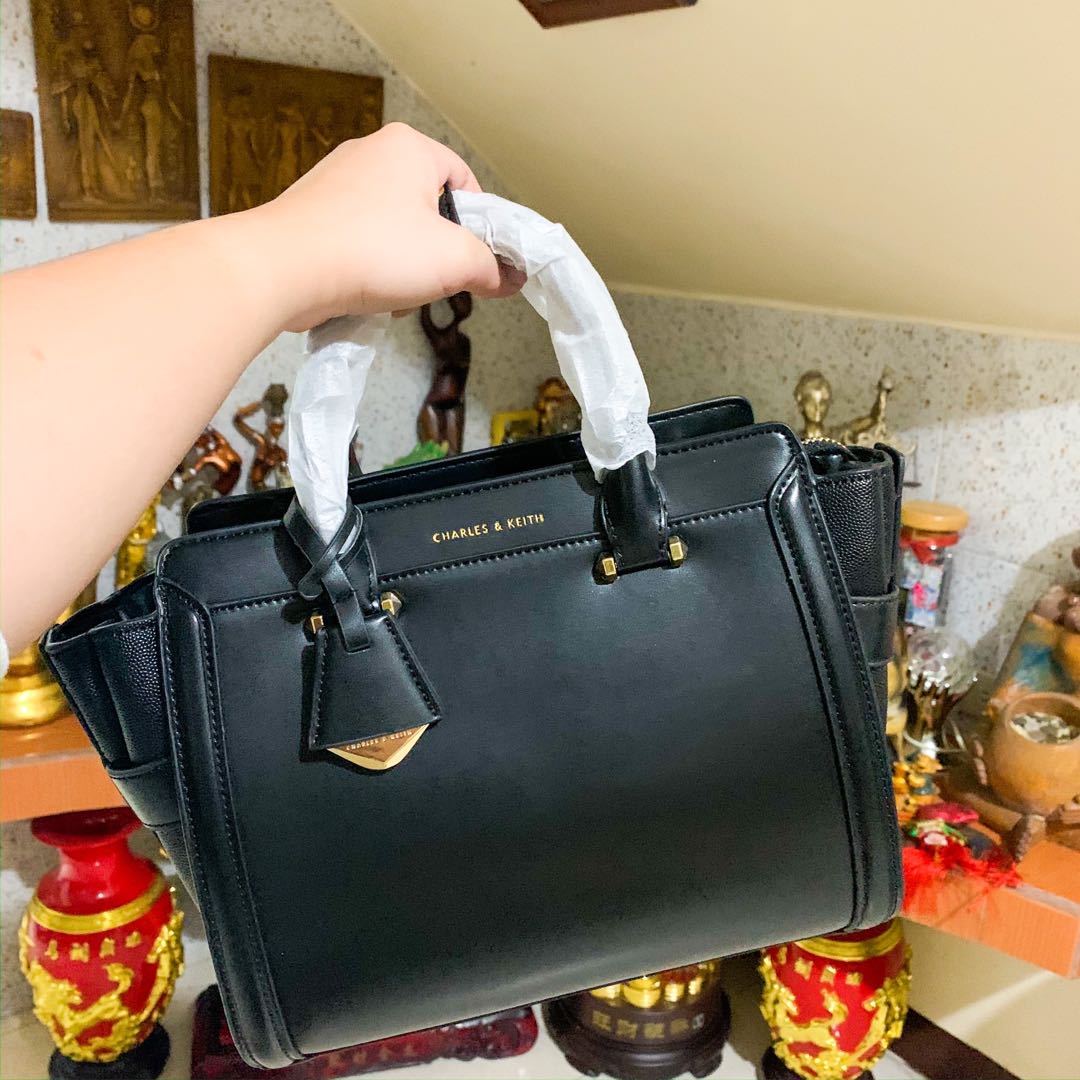 Trapeze Charles And Keith 2024 favors