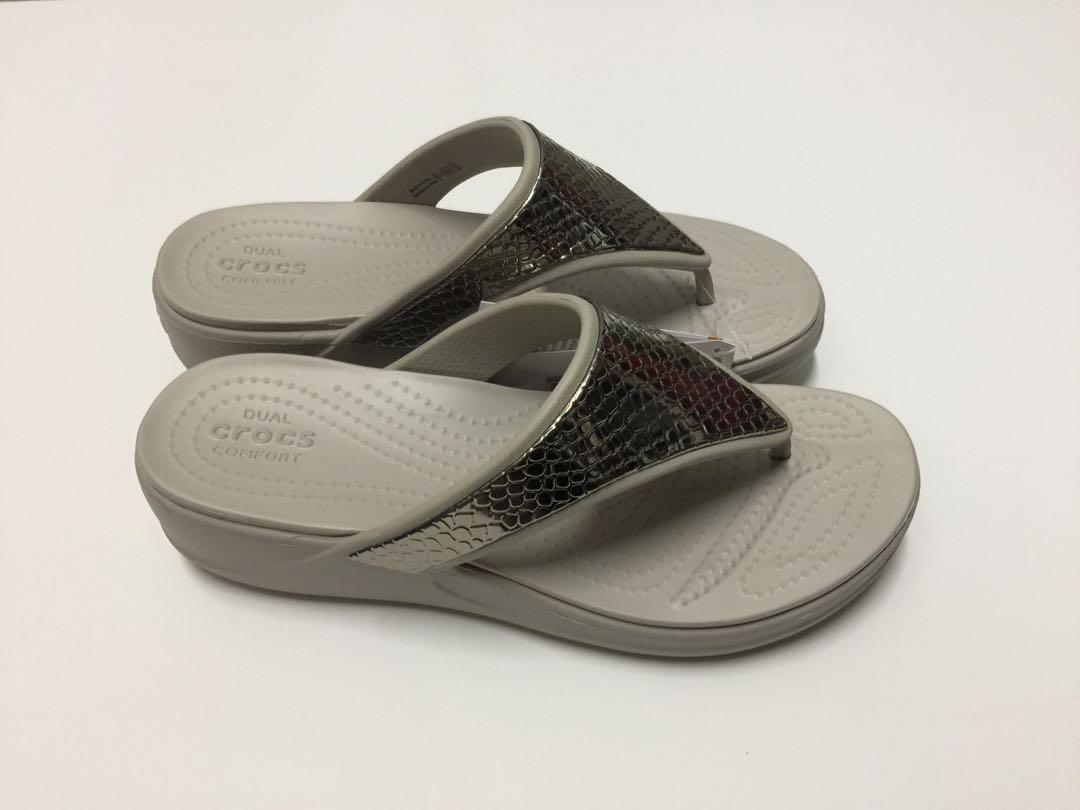 crocs silver flip flops