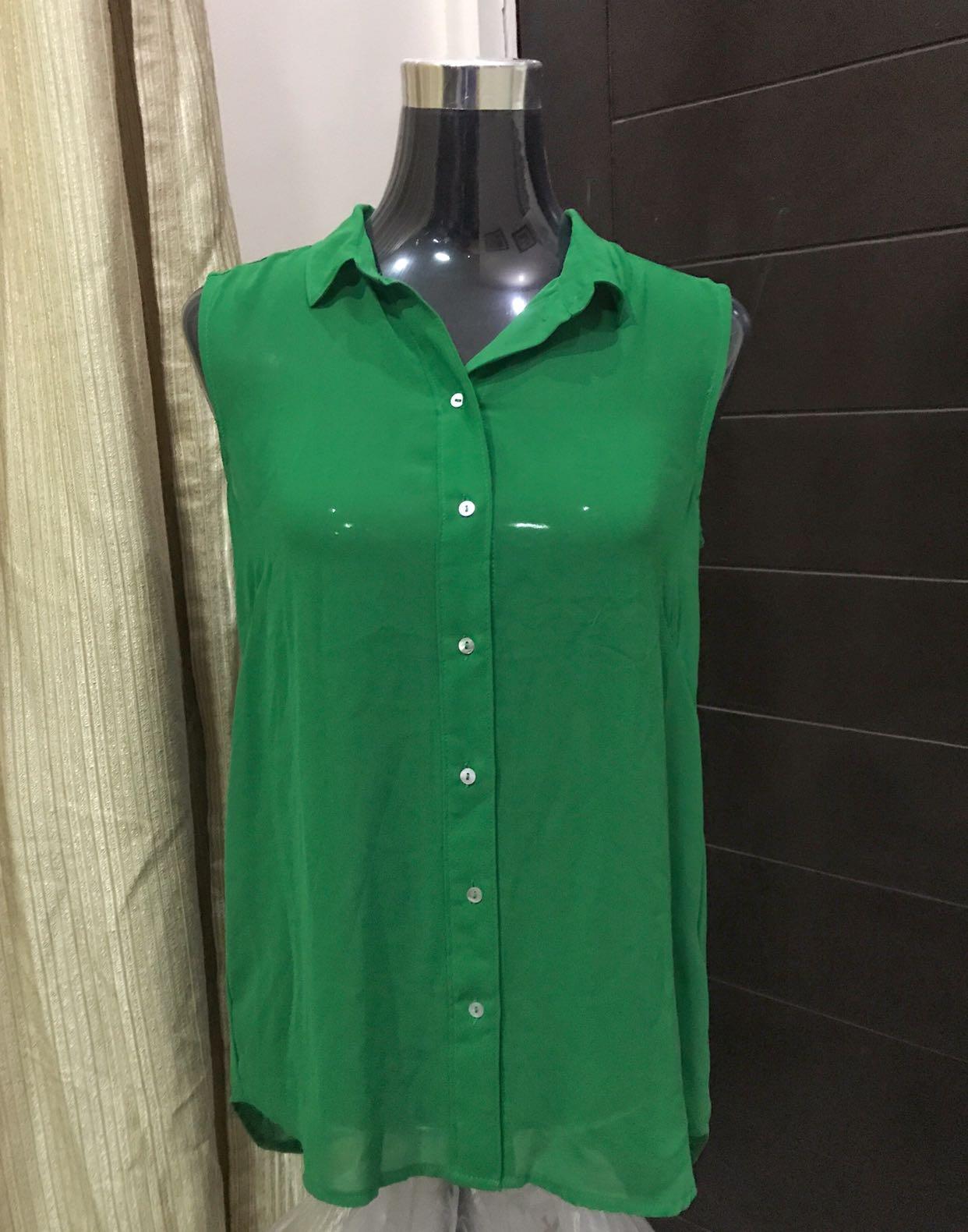 H&M Green Button Down Sleeveless Top (Category: Sleeveless) located in Quezon City. Submitted by andreacee (Listing ID 276287784, Image 1). Description: Preloved but barely used.