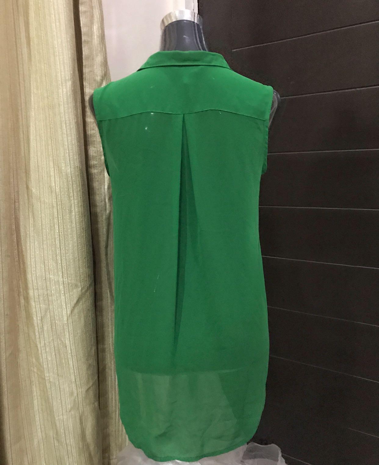 H&M Green Button Down Sleeveless Top (Category: Sleeveless) located in Quezon City. Submitted by andreacee (Listing ID 276287784, Image 2). Description: Preloved but barely used.