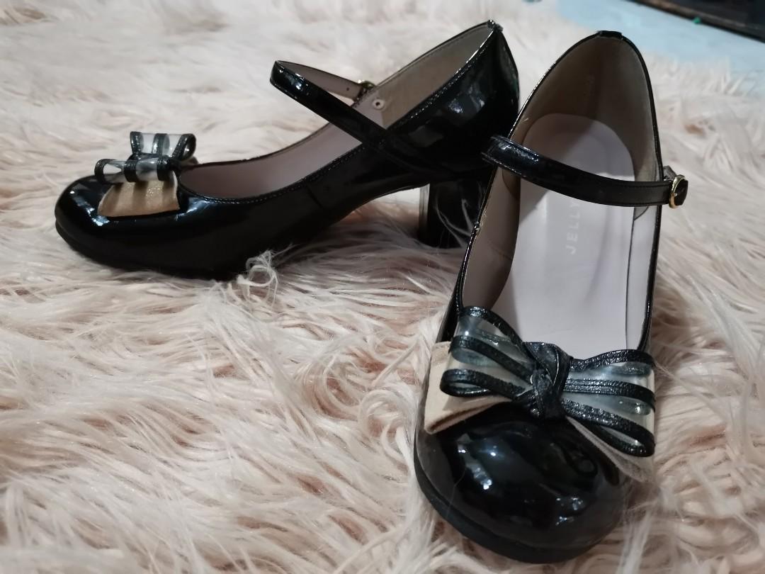 black jelly heels