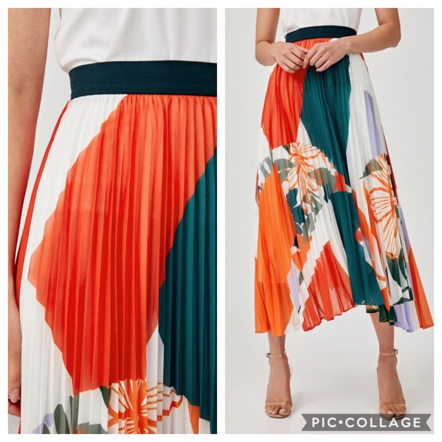 Corinna pleated maxi on sale skirt in flora mirage