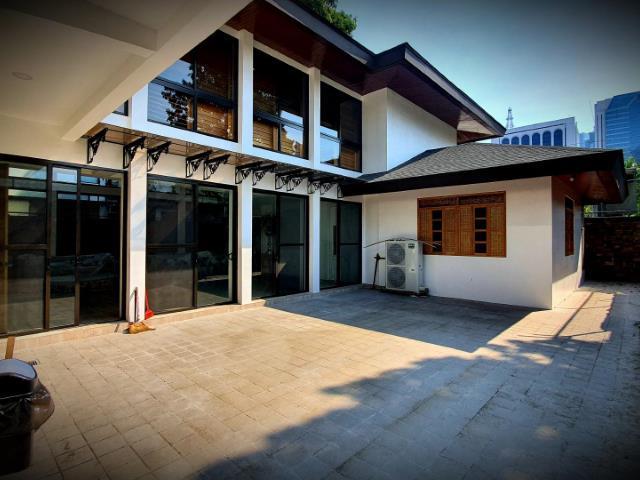 Modern house in Bel-Air Makati near San Lorenzo Forbes ...