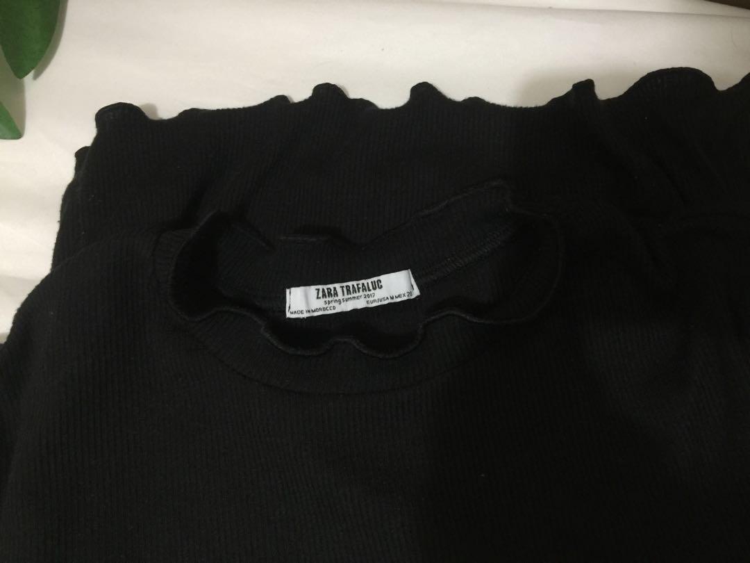 Zara Trafaluc Ribbed Crop Top ( Black ) (Category: Sleeveless) located in Cebu City. Submitted by little_cherry (Listing ID 276352901, Image 3). Description: .