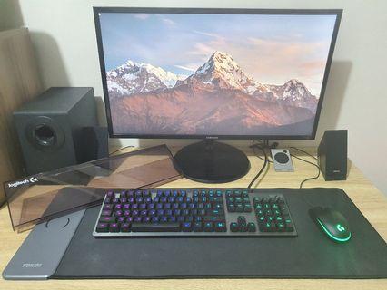 Desktop set for gaming