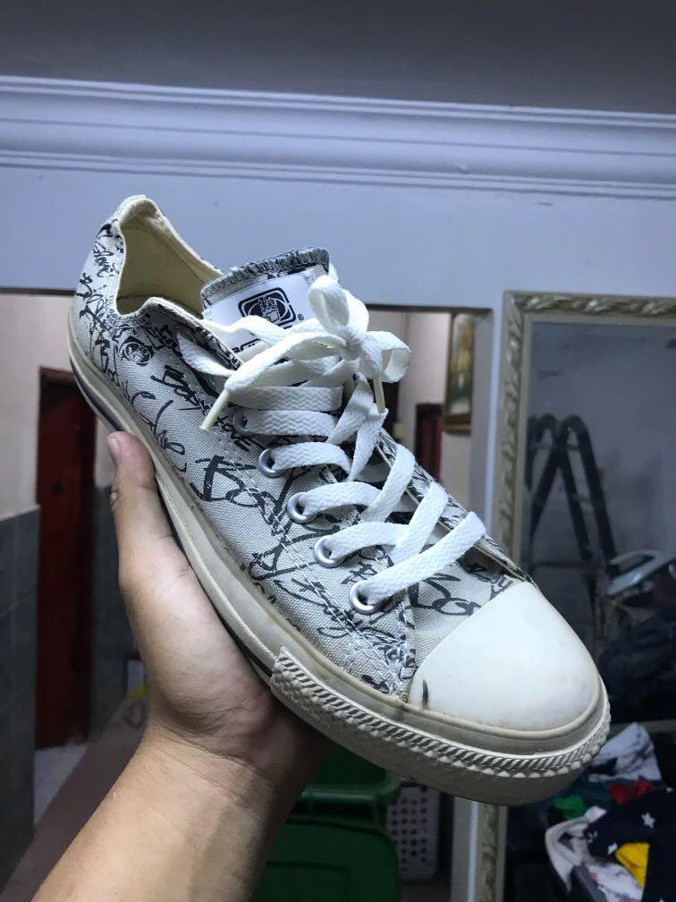 Body top glove sneakers