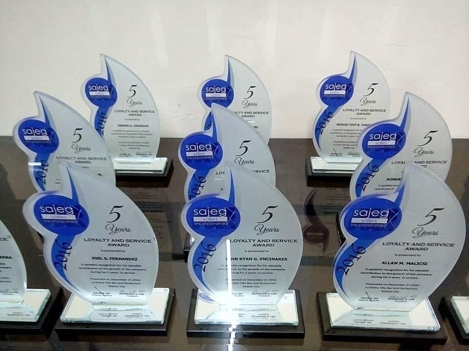 Designing printed Crystal Awards For Promotion