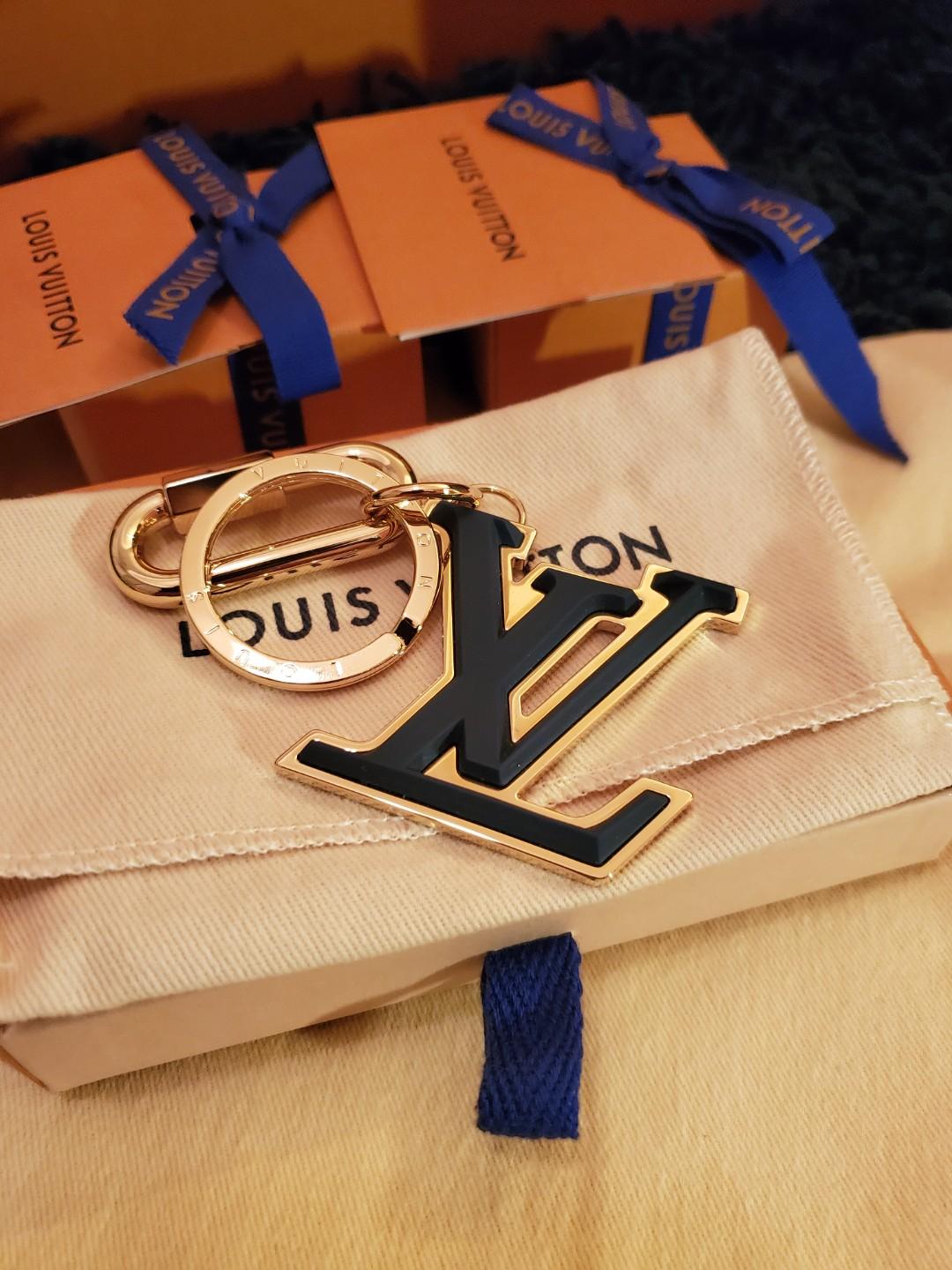 Louis Vuitton party favor with purse holdet charm