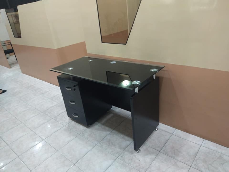 Office Table Glass Top Home Furniture Furniture Fixtures Office Furniture On Carousell