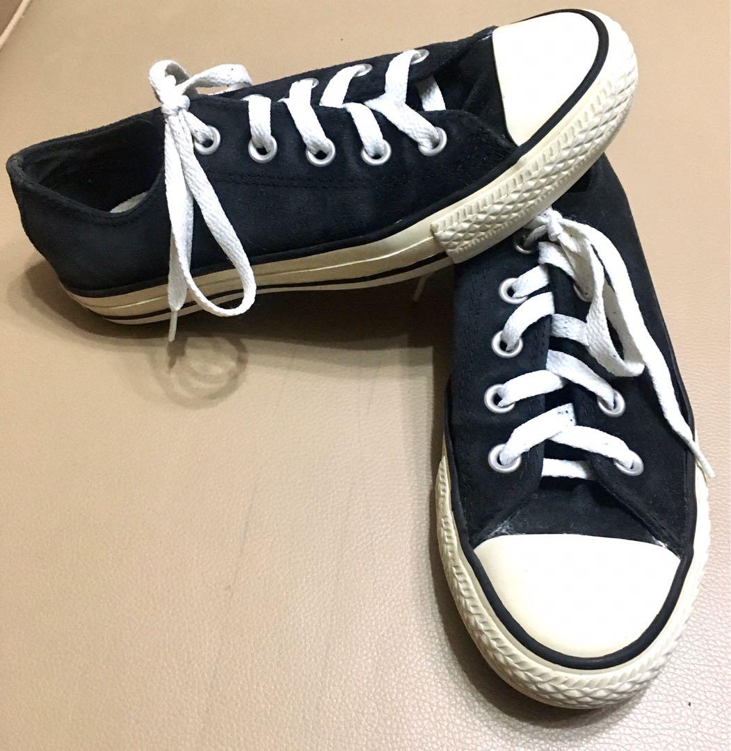 Original Converse (Black) (Category: Sneakers) located in Quezon City. Submitted by declutter_project (Listing ID 276555437, Image 3). Description: Lightly used only.