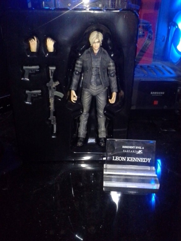 Play arts kai leon kennedy hotsell