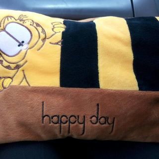 Bantal Garfield.  Empuk Kinyis Kinyis