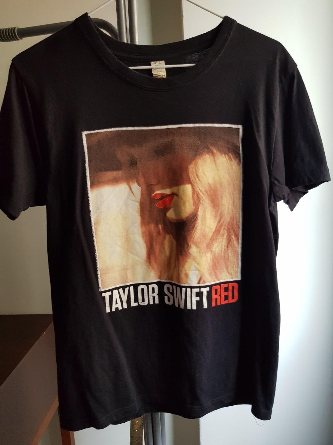 taylor swift red shirt