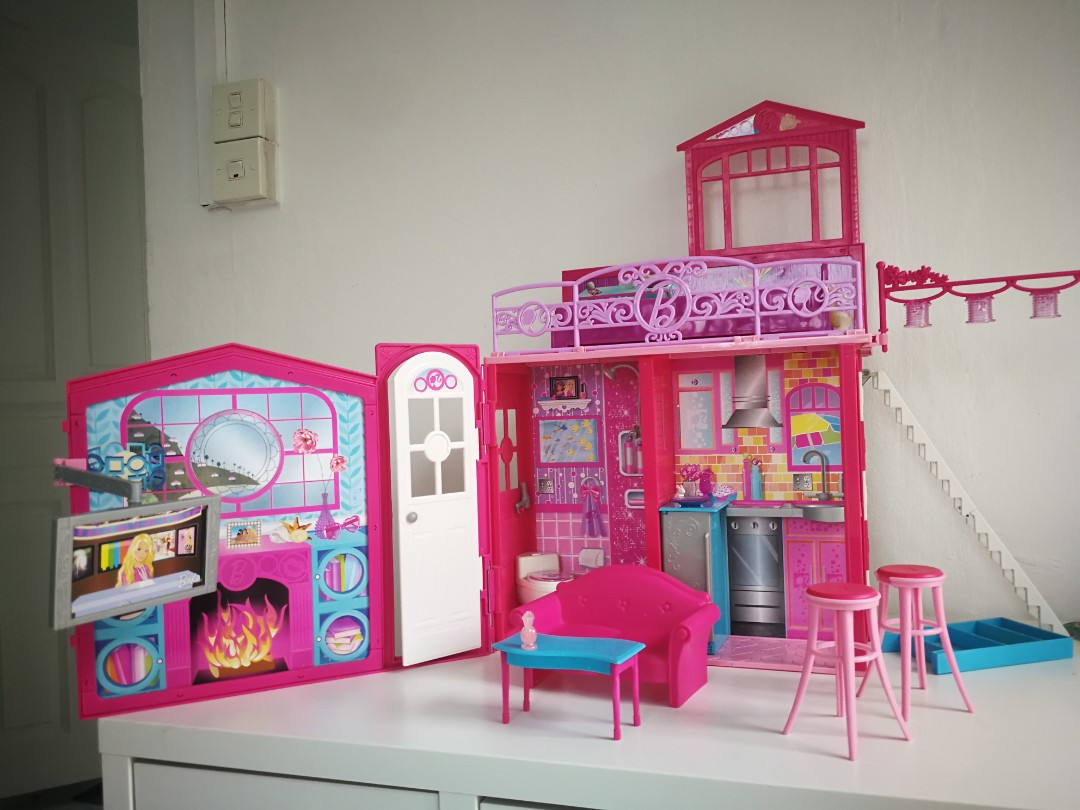 Travel dolls sale house