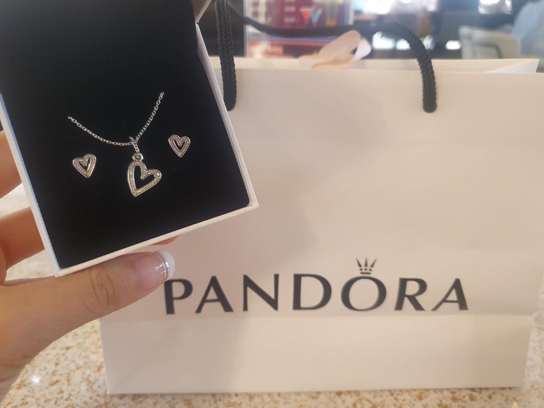 BNIB Pandora Sparkling Freehand Heart Pendant Necklace Heart Stud Earrings