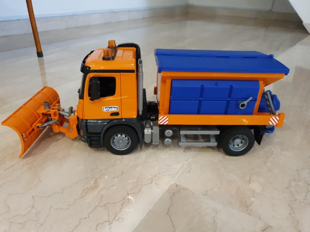 Bruder snow clearance plow truck