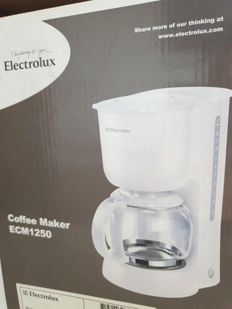 Coffee Maker (Category: Coffee Machines & Makers) located in Singapore. Submitted by square123 (Listing ID 276652579, Image 3). Description: Model ECM1250 White color 2.65kg.
