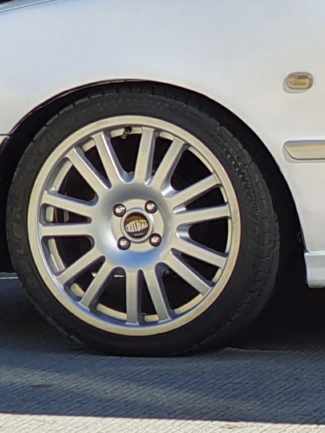 Cromadora Mags