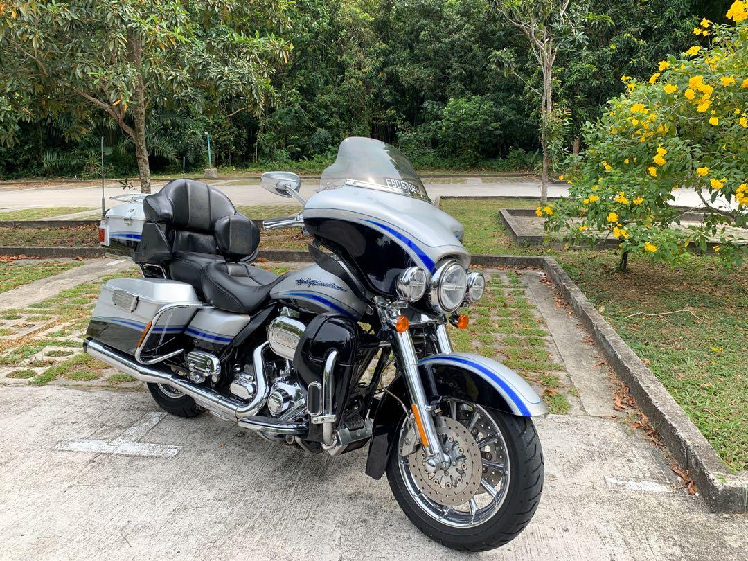 CVO Ultra Classic Electra Glide 2009 FLHTCUSE4 low mileage