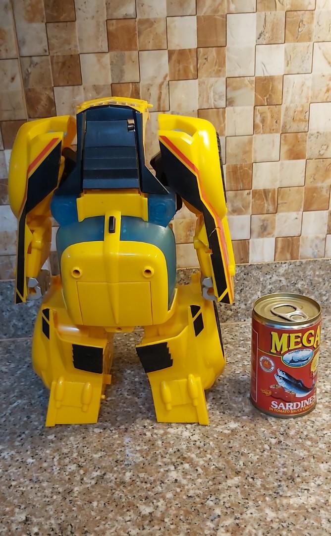 Hasbro Transformer Bumblebee (Category: Vehicle & Diecast Models) located in Lapu Lapu. Submitted by everydays_needs (Listing ID 276692256, Image 3). Description: Hasbro Transformer Bumblebee transforms car to robot & vv with sounds & lights no box/packaging really nice toy for kids.