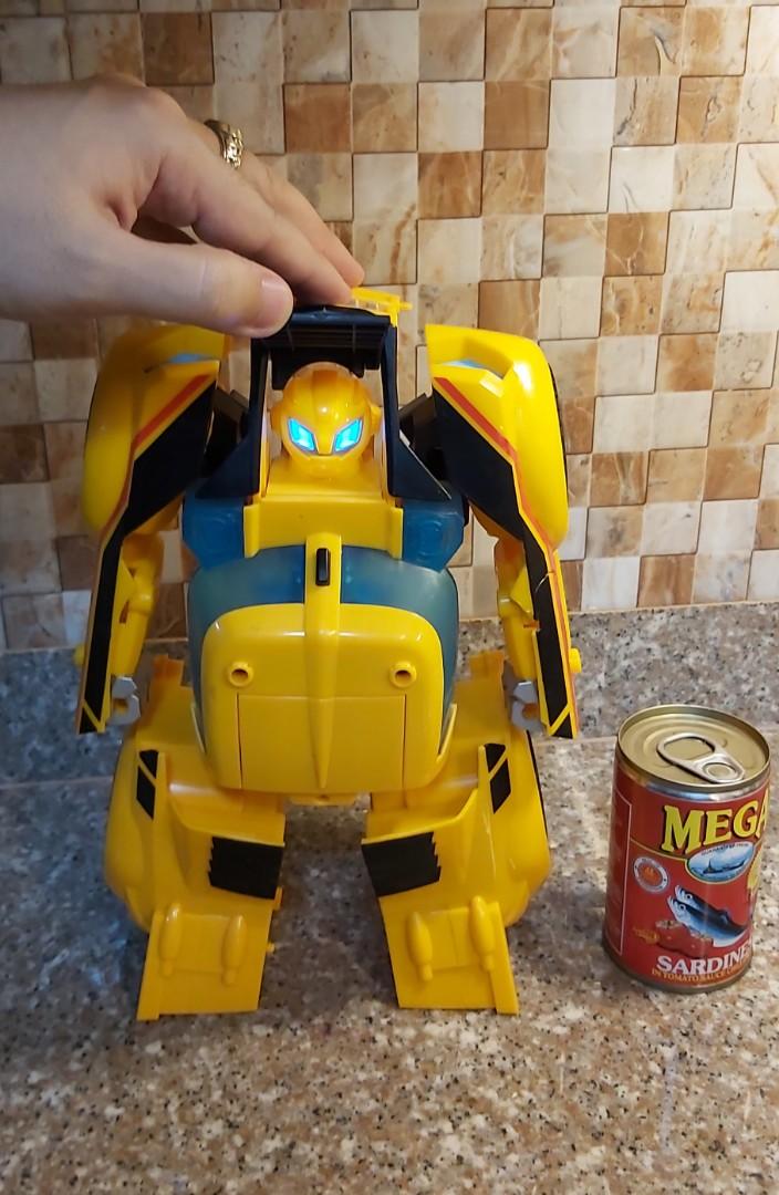Hasbro Transformer Bumblebee (Category: Vehicle & Diecast Models) located in Lapu Lapu. Submitted by everydays_needs (Listing ID 276692256, Image 2). Description: Hasbro Transformer Bumblebee transforms car to robot & vv with sounds & lights no box/packaging really nice toy for kids.