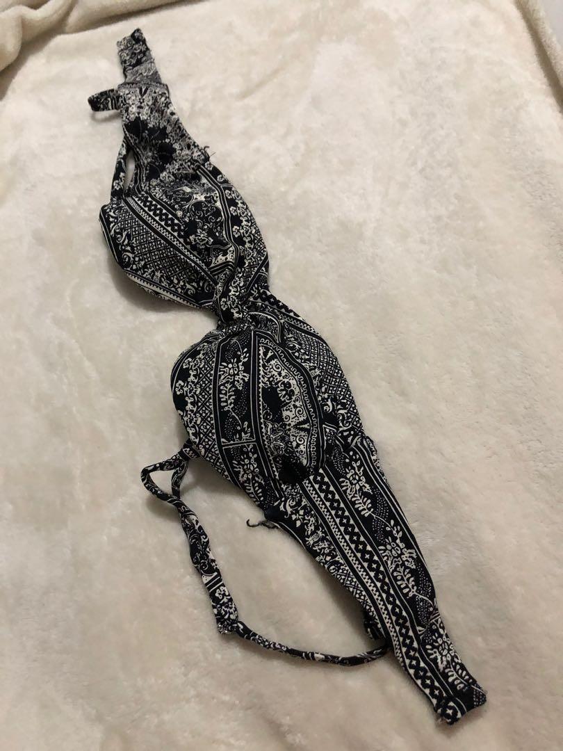 H&M beachwear top piece (Category: Bikinis & Swimsuits) located in Makati City. Submitted by remilen (Listing ID 276636888, Image 2). Description: .