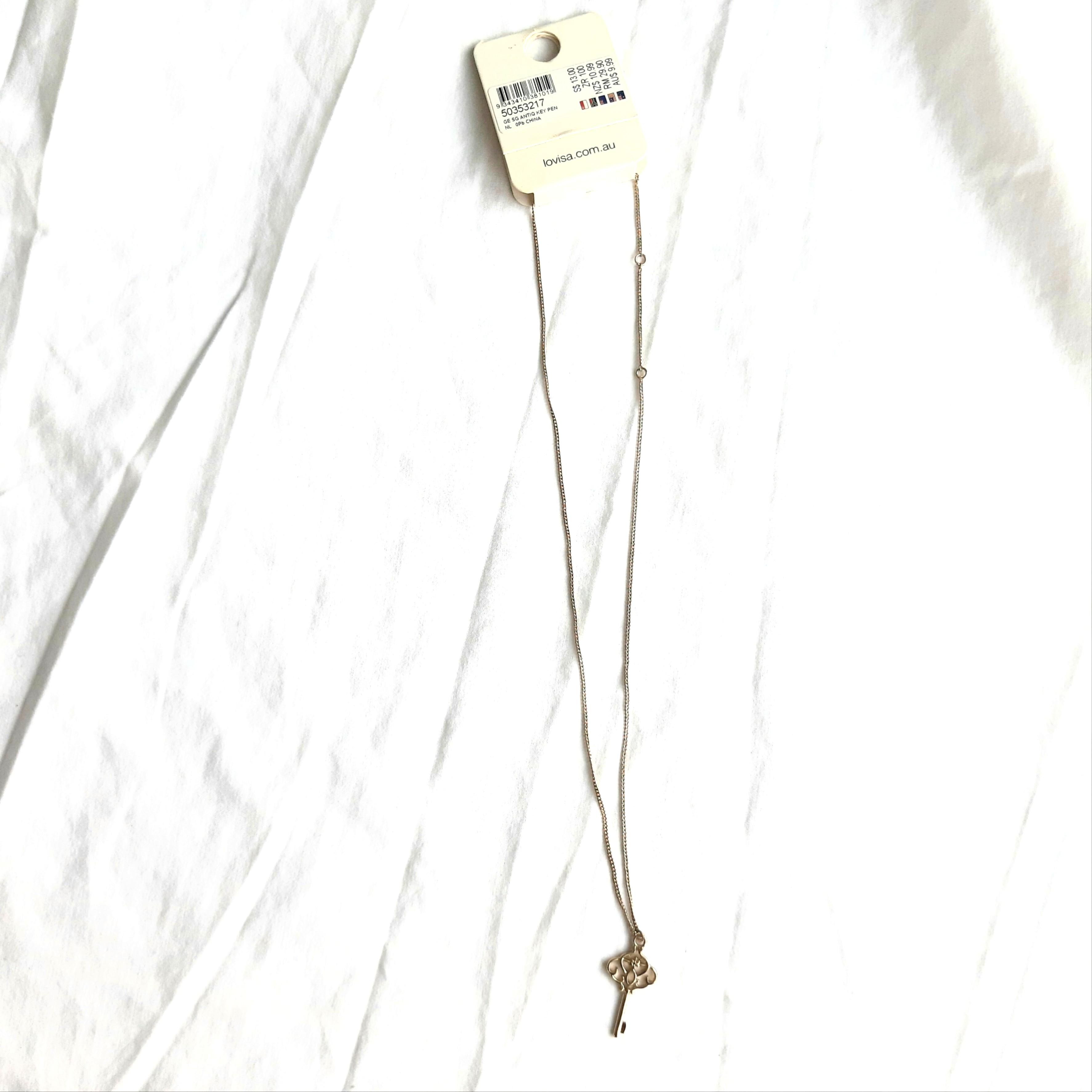 Lovisa key pendant necklace in gold, Women's Fashion, Jewelry