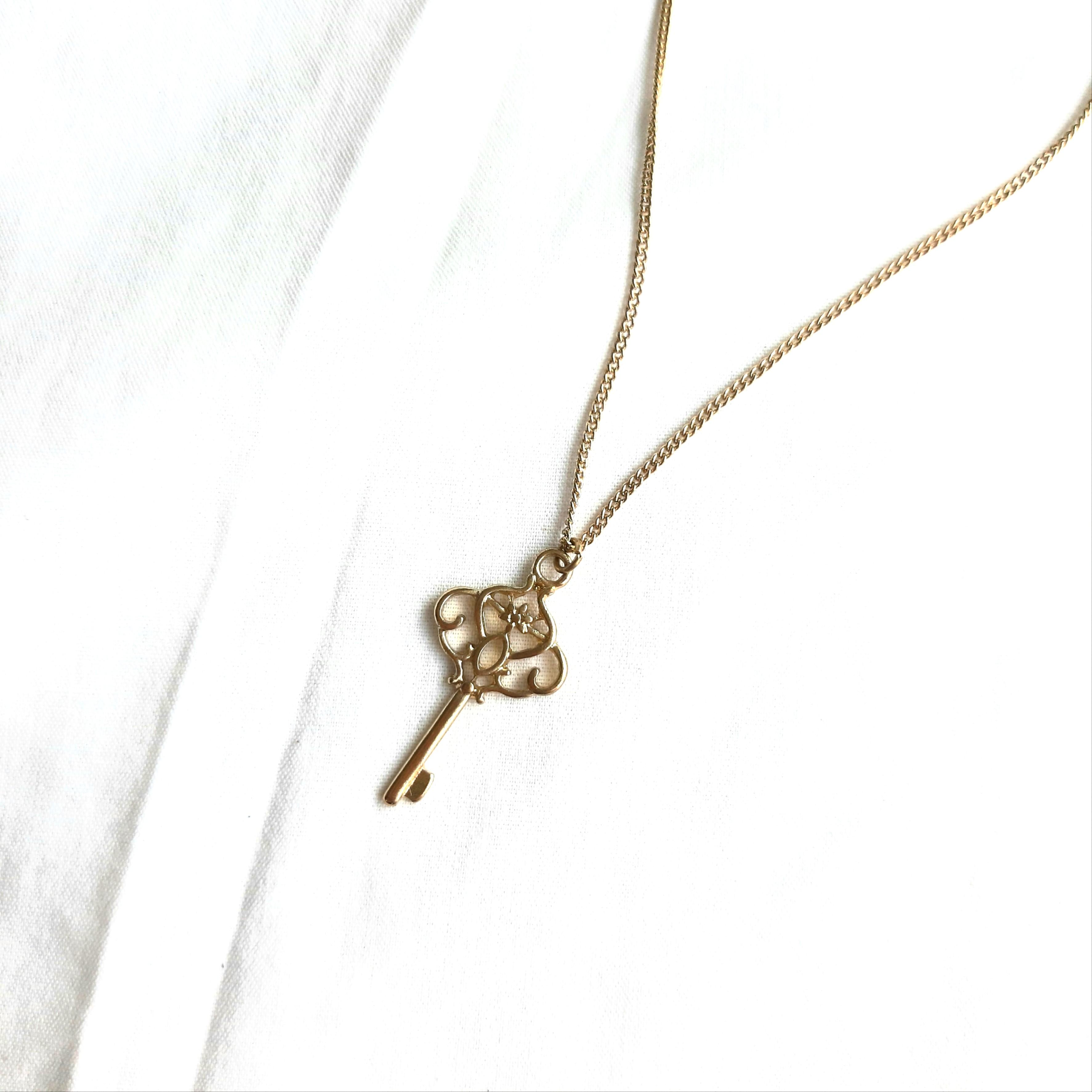 Lovisa key pendant necklace in gold, Women's Fashion, Jewelry