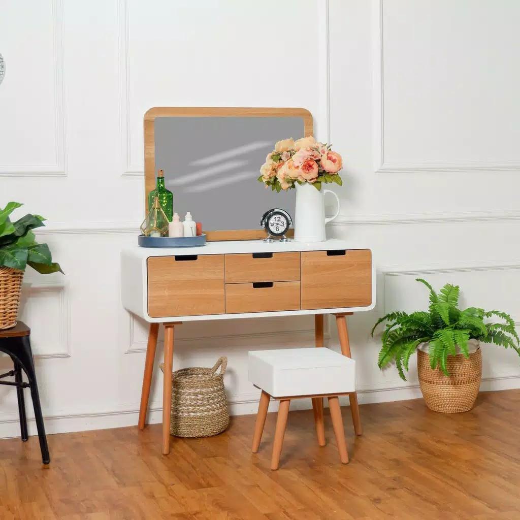 Meja Rias Minimalis Kayu Jati Belanda Perabotan Rumah Di Carousell Kayu jati belanda menjadi salah satu jenis kayu banyak diminati sebagai bahan furniture karena harganya murah dan mudah didapatkan. meja rias minimalis kayu jati belanda