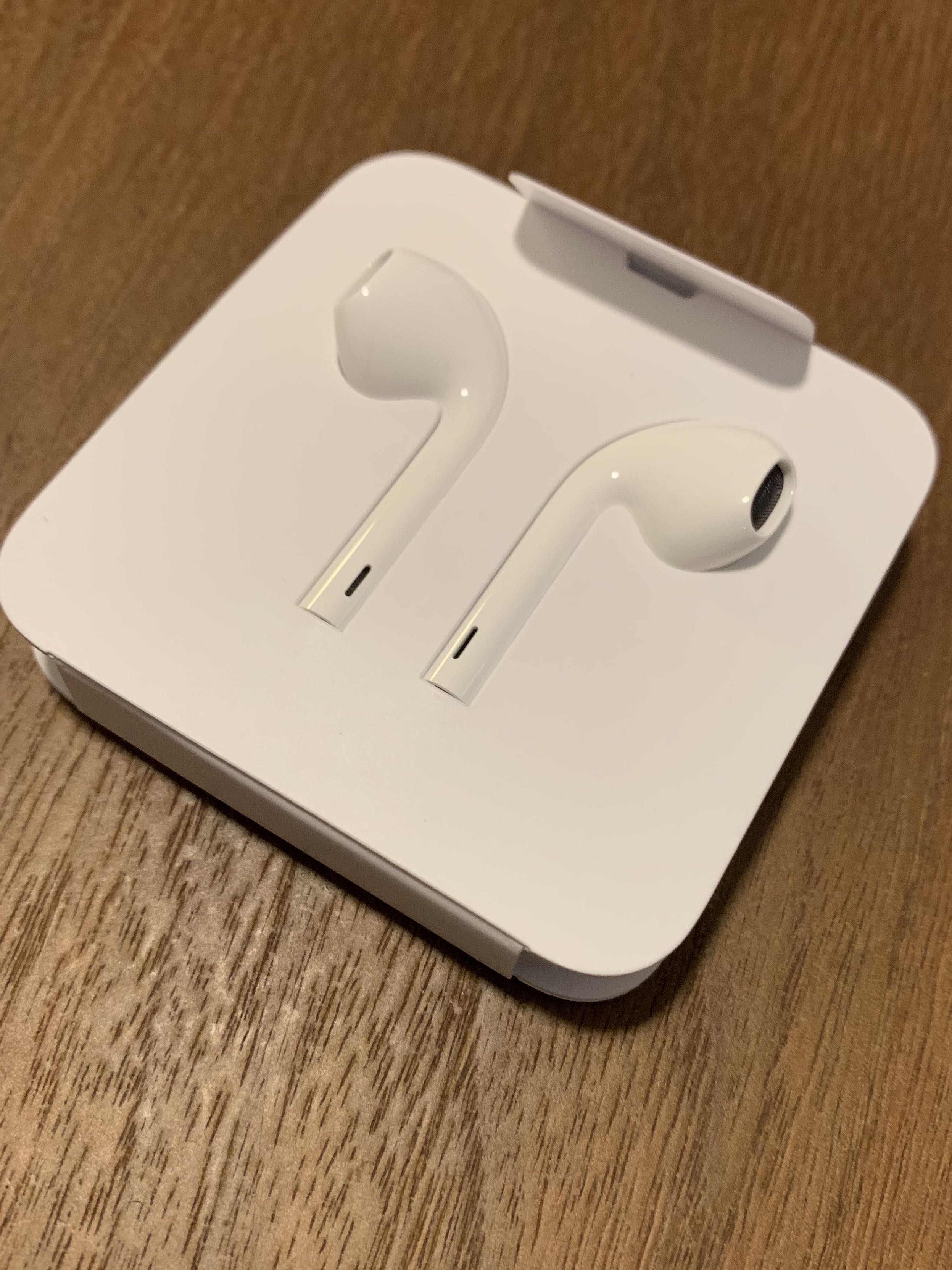 Original and New Apple Earphones Lightning Connector, Audio, Portable