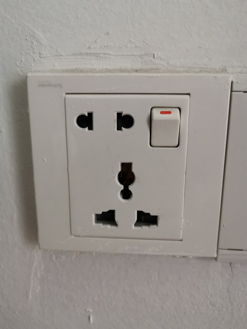 Schneider Power Socket (universal), TV & Home Appliances, Electrical