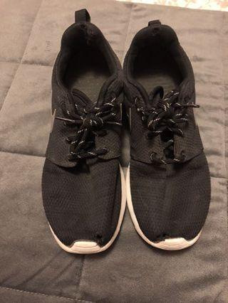 Black Nike Roche Runs Black Nike Roche Runs