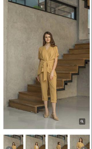 Amber top in mustard