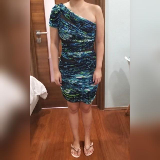 bcbg venus cut patterned bodycon dress (Category: Dresses) located in Quezon City. Submitted by krista_closet (Listing ID 242804194, Image 1). Description: .