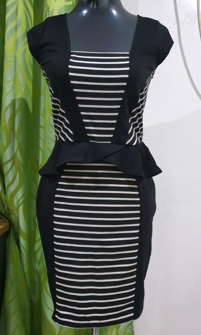 Dorothy Perkins Peplum Dress (Category: Dresses) located in Paranaque City. Submitted by j_dpreloved (Listing ID 276898989, Image 1). Description: In very good used condition. Not faded, just the normal sign of usage. Puwedeng puwede pa as office outfit. Yours for only 200 pesos. Payment through BDO, BPI, Gcash, paymaya.