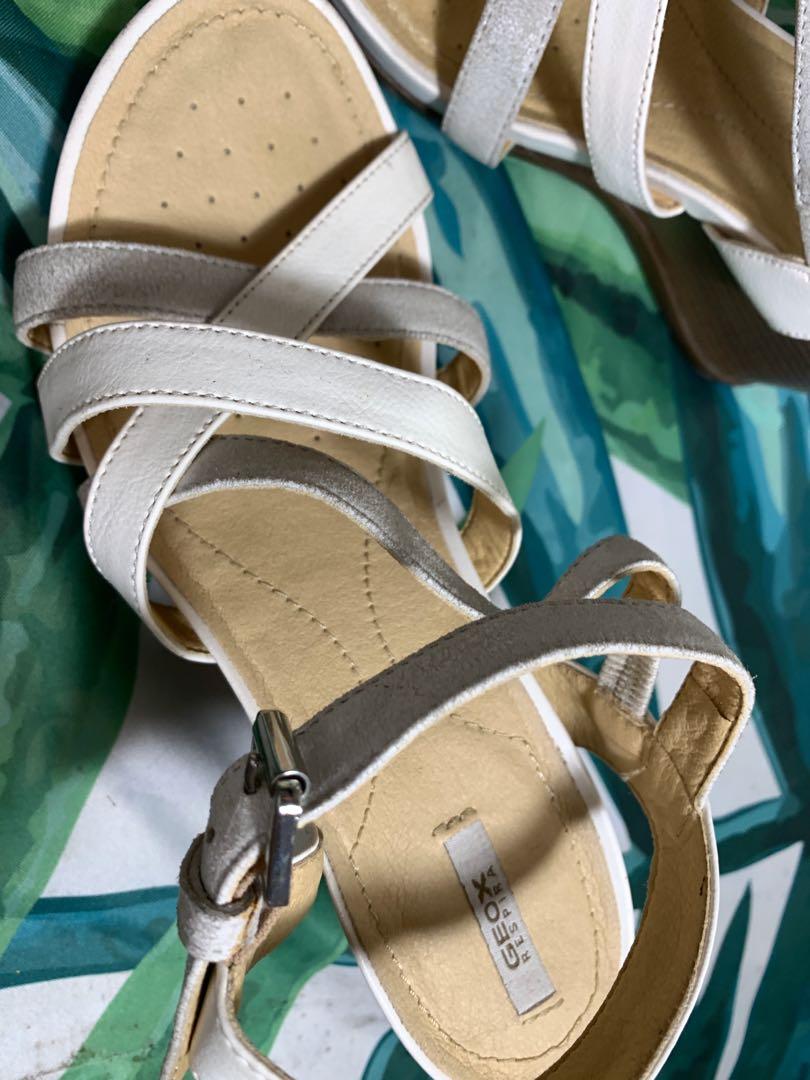 apetito Inmunizar yermo Geox Dorotha Wedge Sandals in White (Size 35), Women's Fashion, Footwear,  Flats & Sandals on Carousell