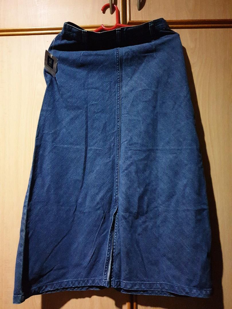 Kohl's Denim Midi Skirt, Women's Fashion, Bottoms, Skirts on Carousell
