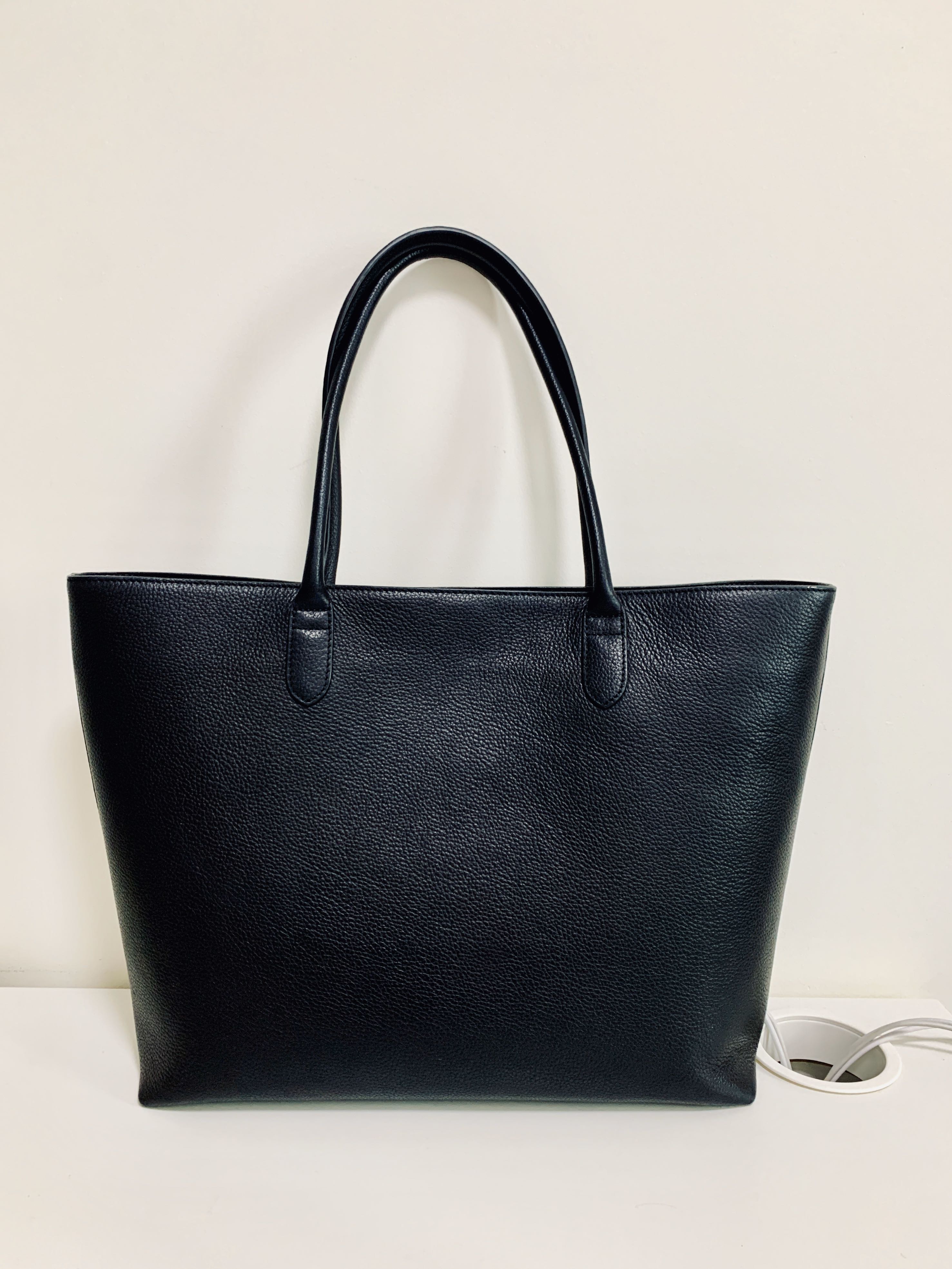 Linjer tote on sale