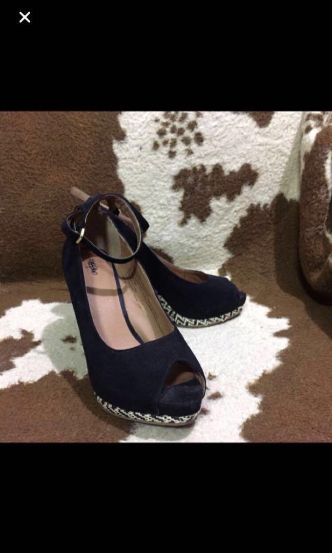 mossimo black wedges