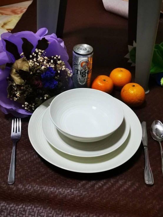 Royal Doulton Gordon Ramsay maze white 12 pieces dinner set