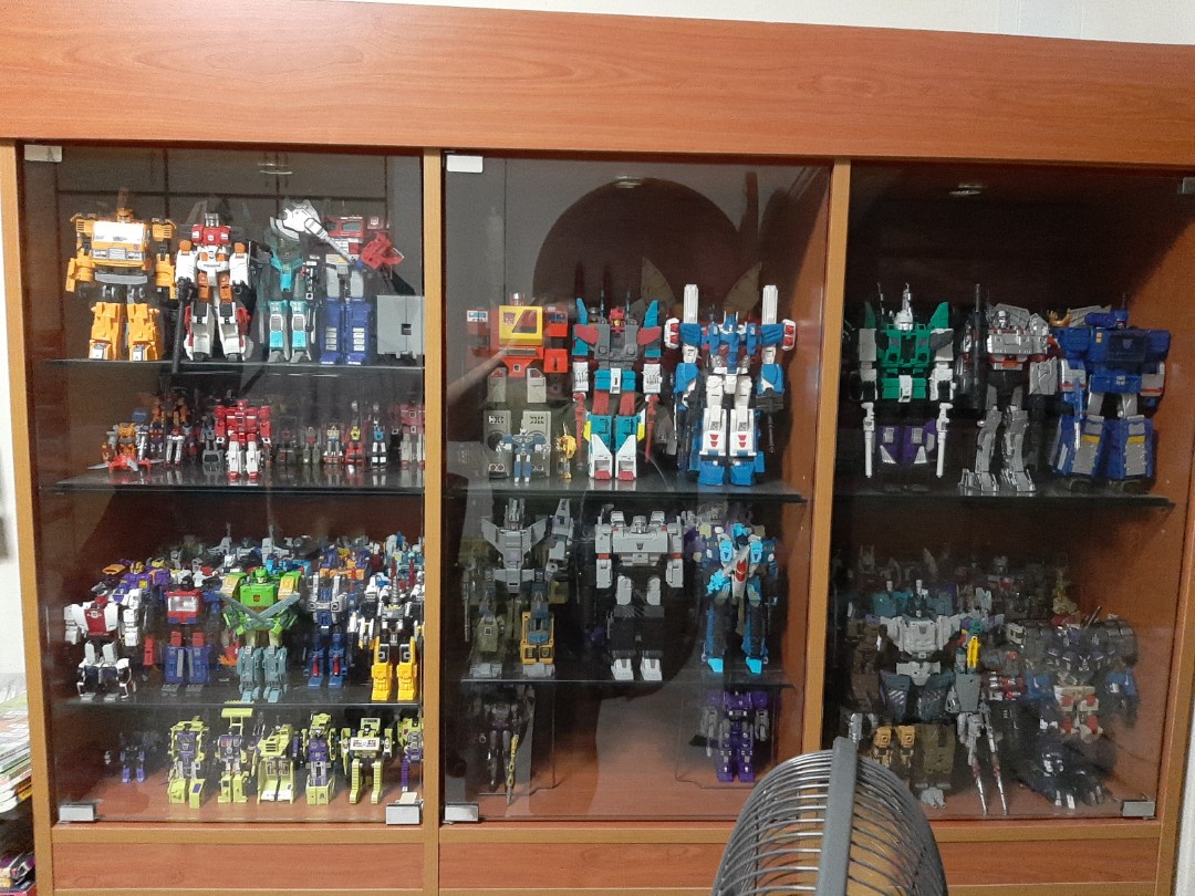 Transformers Fastlane (Category: Toy Figures) located in Singapore. Submitted by formyjean (Listing ID 276752575, Image 2). Description: Very good condition. Only used for display. See 2nd picture. No box or instruction manual..