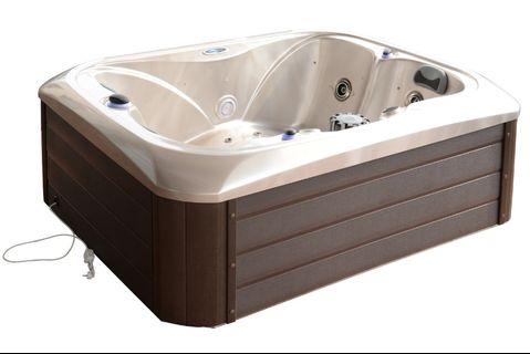 jacuzzi for three person